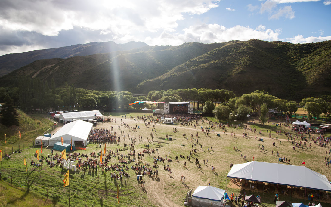 5 Reasons Backpackers Should Volunteer at a Music Festival