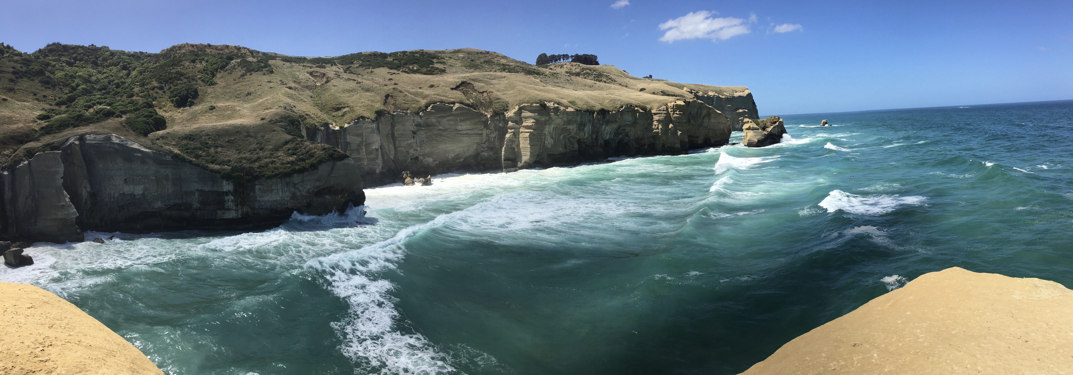 A Day Trip to Tunnel Beach in Dunedin, New Zealand
